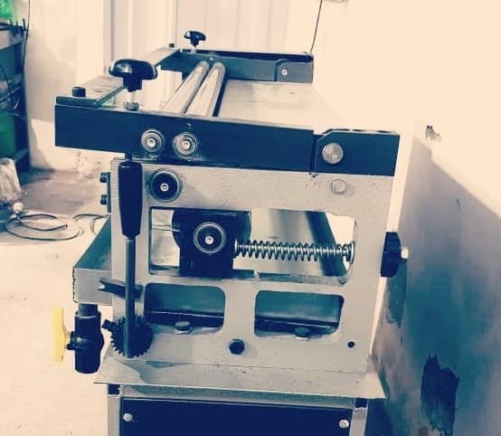 خدمات ماشین آلات چاپ و کارتن سازی( لمینت)